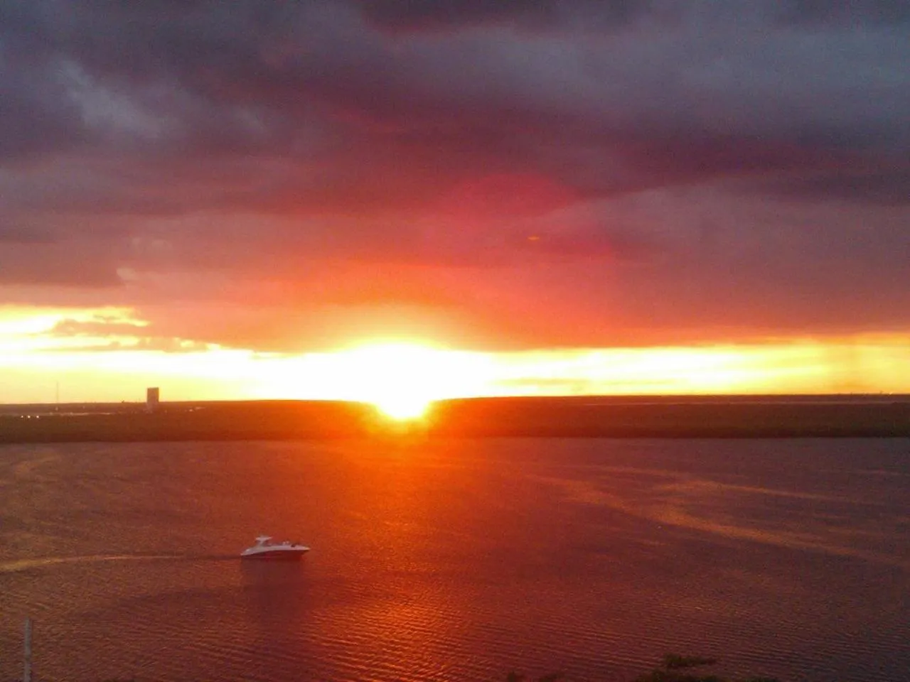 “Magic Sunrise At Cancun” 0*,  Mexique