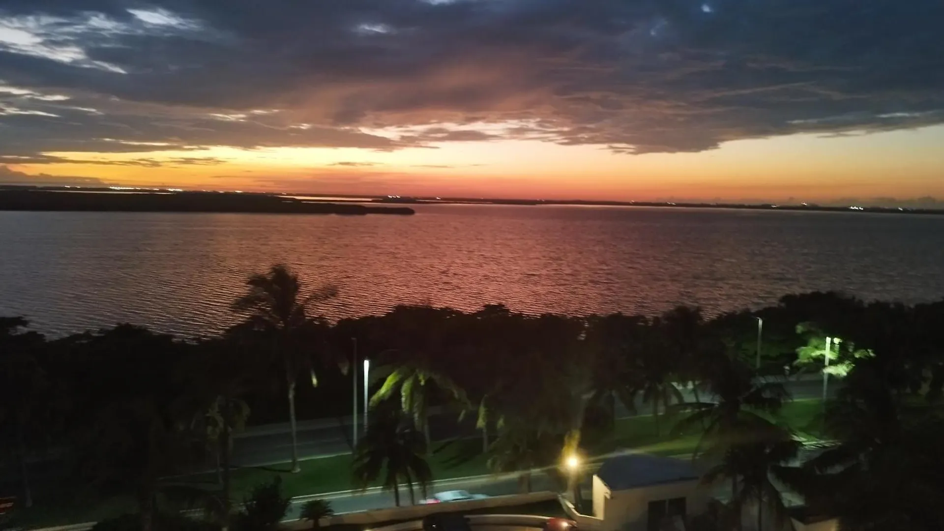 “Magic Sunrise At Cancun” 0*,  Mexique