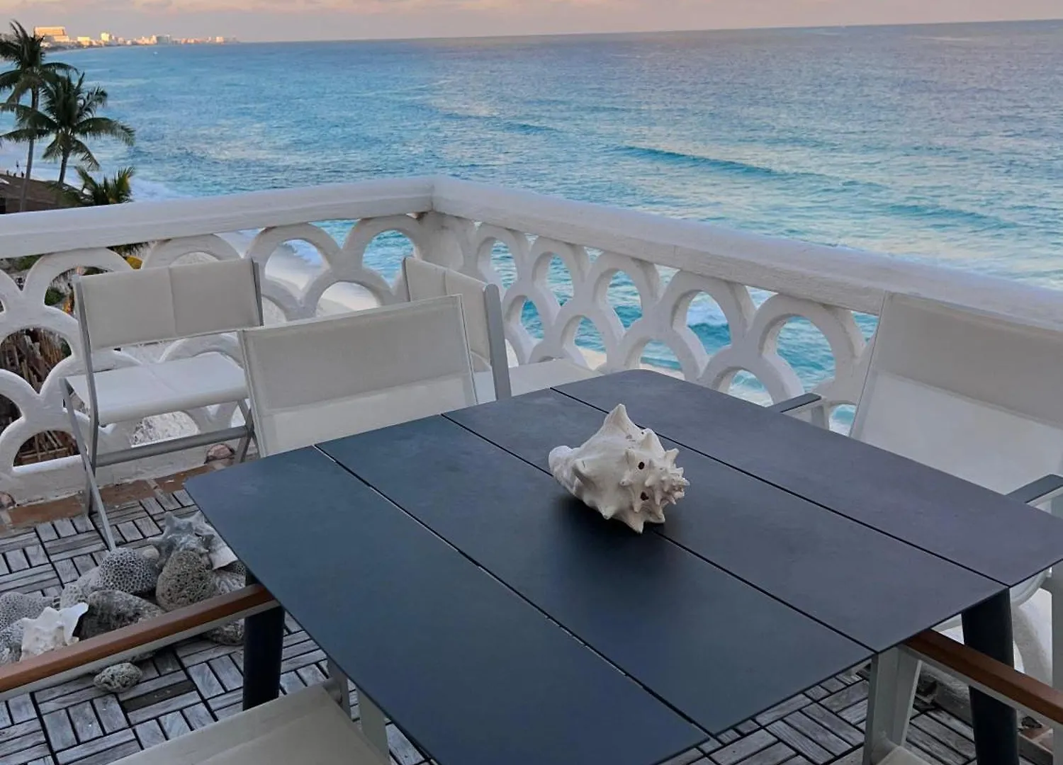 “Magic Sunrise At Cancun” Mexique